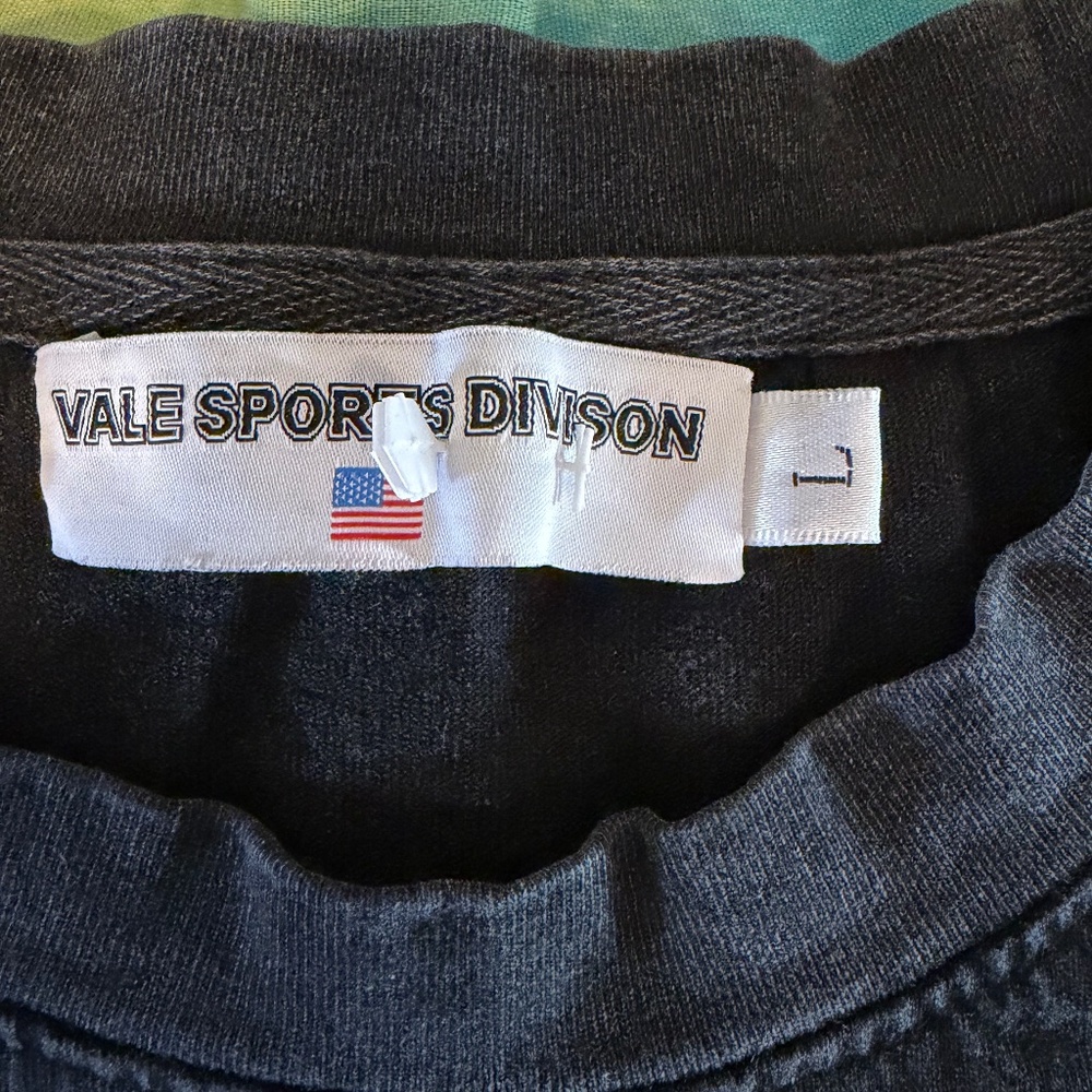 Vale sports edition men’s tee size large